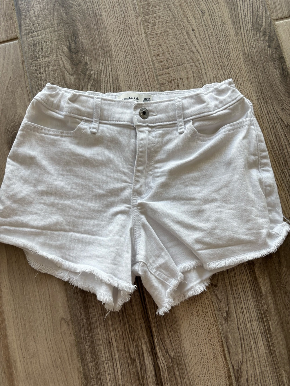 abercrombie kids White Frayed Hem Denim Shorts size 11-12